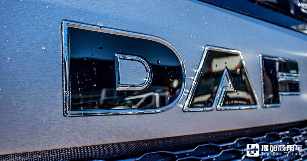 达夫XG 真会整活（就没见过这么帅气的随车吊，还是牵引车底盘，达夫XG+真会整活）