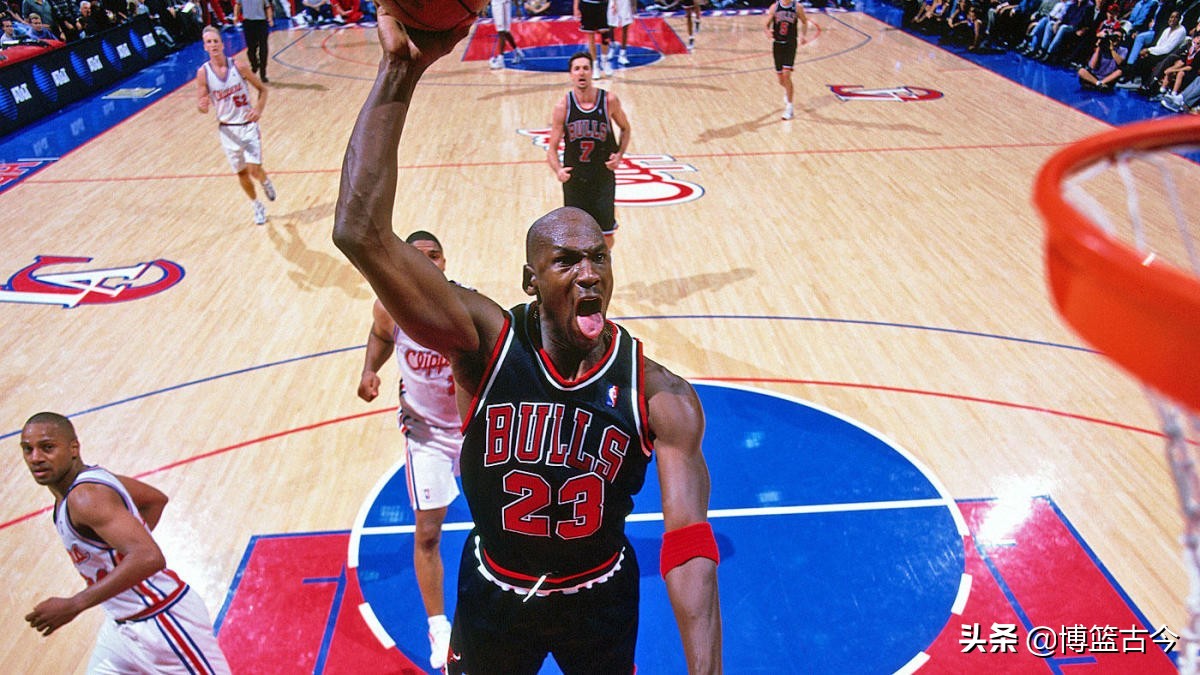 喬丹為什么被公認nba最強（為什么喬丹是公認的第一人？張衛平深入解讀，榮譽并非最重要原因）