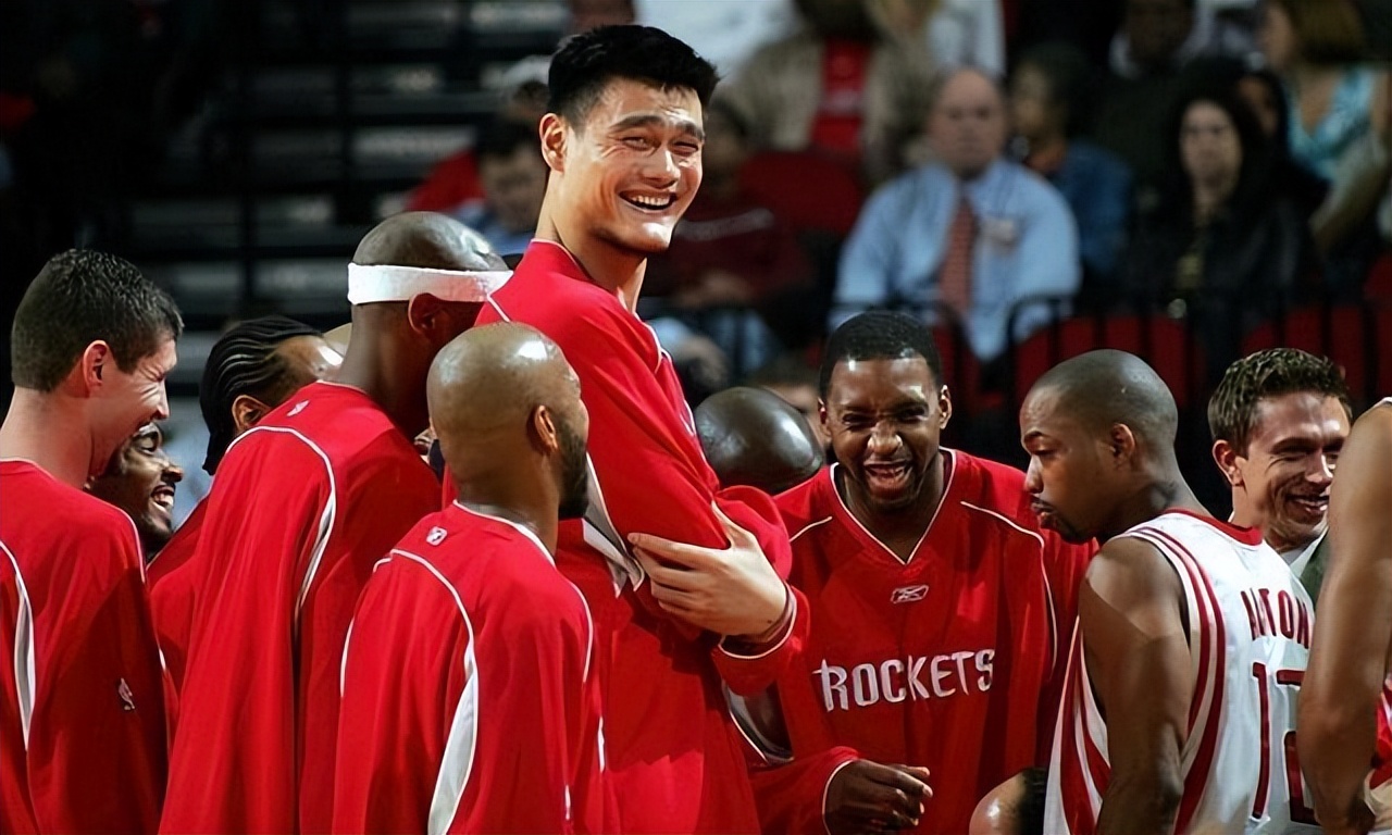 nba免费直播（超级巨星姚明+央视的免费直播，让NBA风靡全国，收费会员却毁了它）