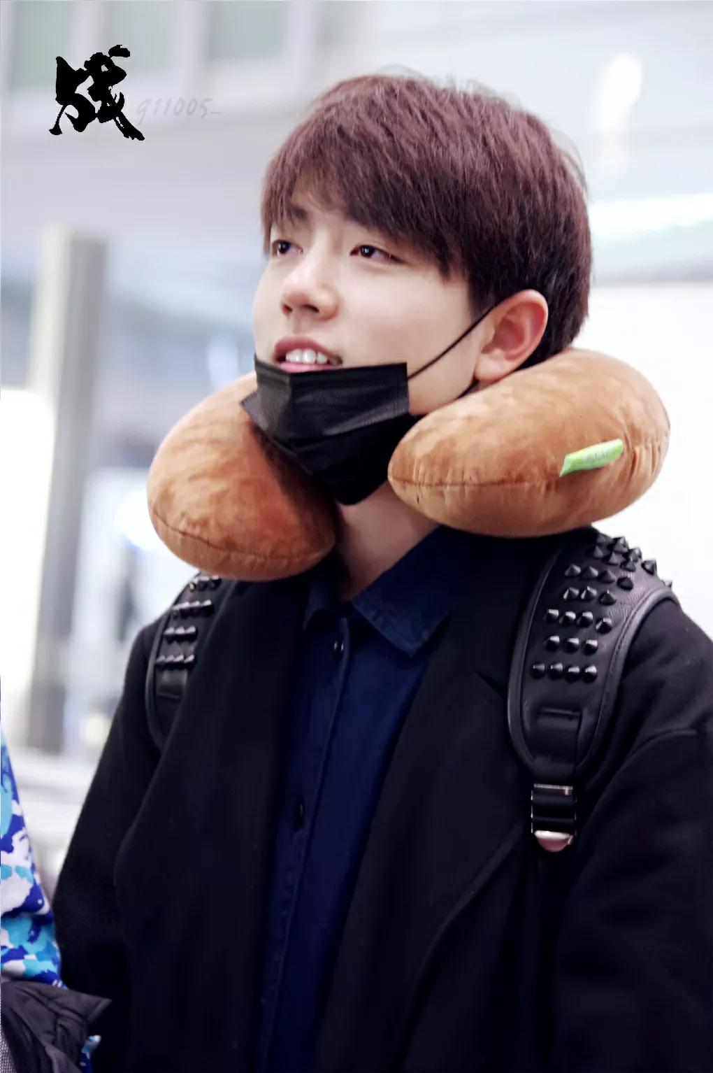 2015年,肖战进入娱乐圈的第一次机场,和跨年演唱会,发布会