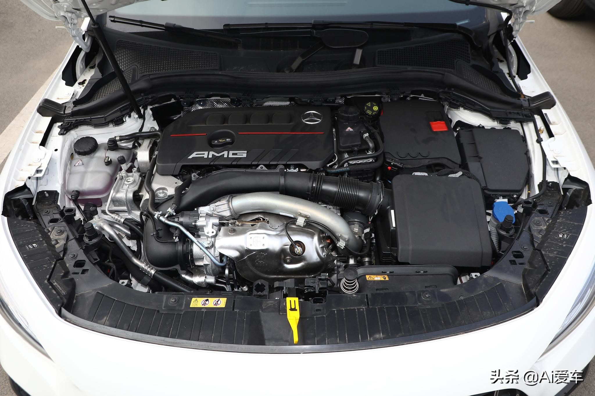 2.0T+306马力，进口豪华性能轿跑，带四驱车价还不错，奔驰GLA AMG