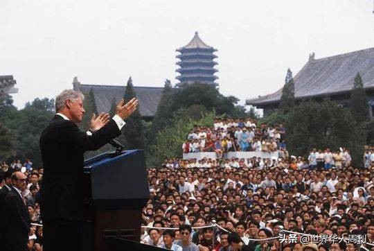 23年前，北大女孩当众回怼美国前总统，后来却被国人骂惨