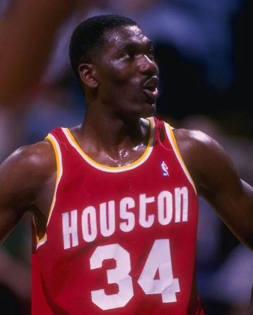 nba哪些球星踢過足球（盤點NBA聯盟之中的五位足球好手，諾天王又菜又愛玩科比守門員）