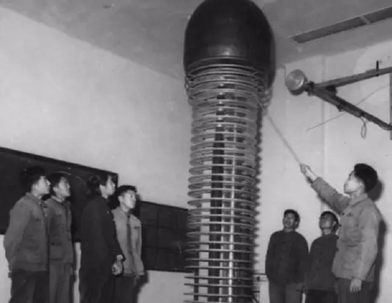 1937年，一乞丐怀抱