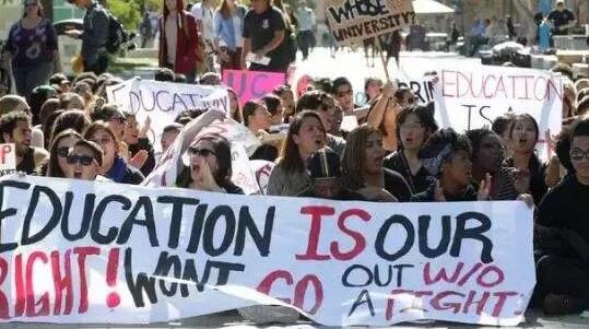 芝加哥公立学校设“性别中立厕所”，魔幻之余，是另一种“智慧”