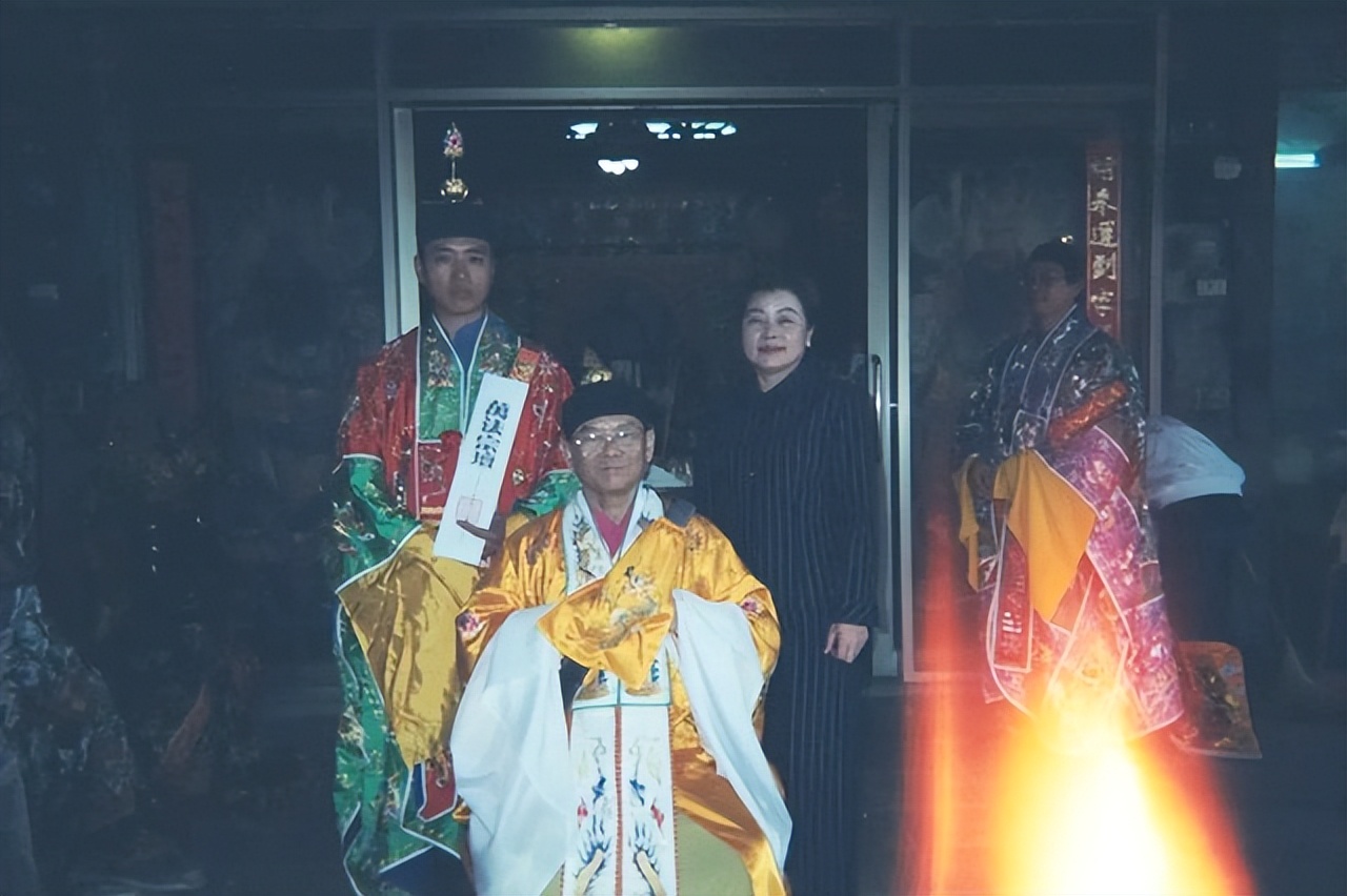 08年，陌生男子自称63代天师儿子，拿出信物证明宣称64代冒名顶替