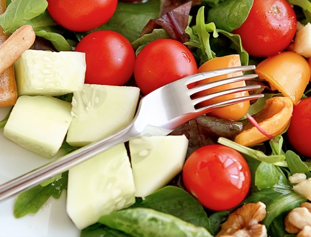 挑食有時候也是好事？ 一旦步入50歲，這4種食物還真得“挑”