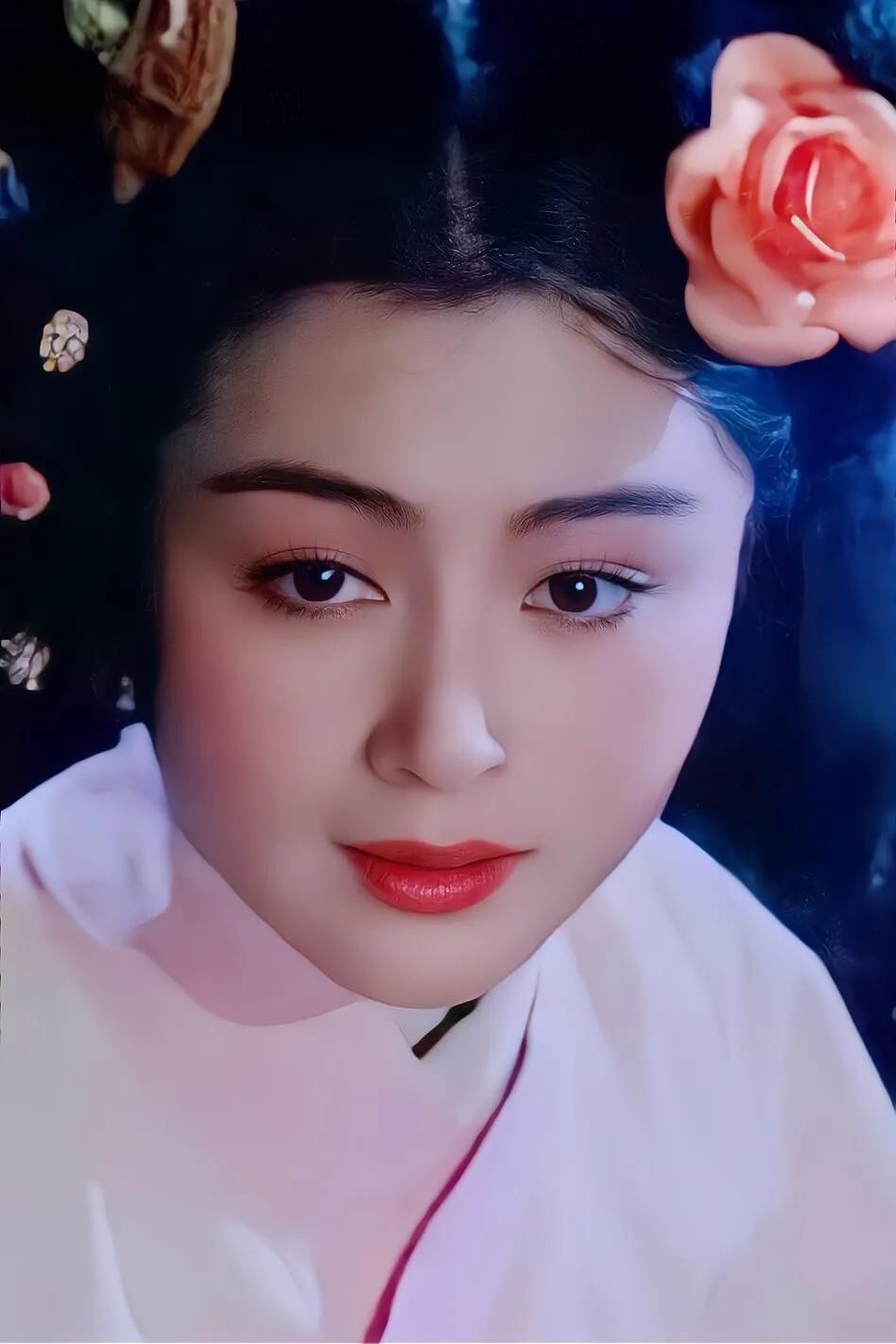 陈红的貂蝉美若仙女，仿佛从画中走出来一样