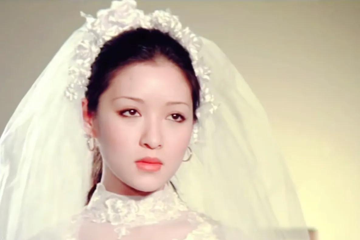 大光明盘发也能艳压群芳，这些“梳平专业户”，个个骨相好气质佳