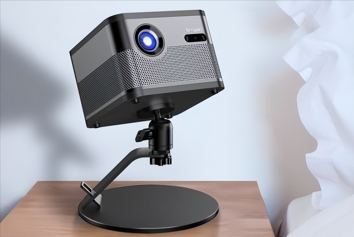 如何安装投影仪（打造家庭影院：投影仪如何安装？投影仪幕布怎么选？）