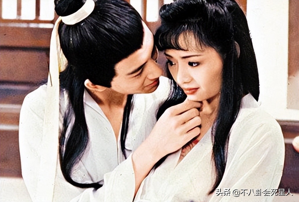 美女一脱到底(8位女星"一脱成名",美艳背后,有人