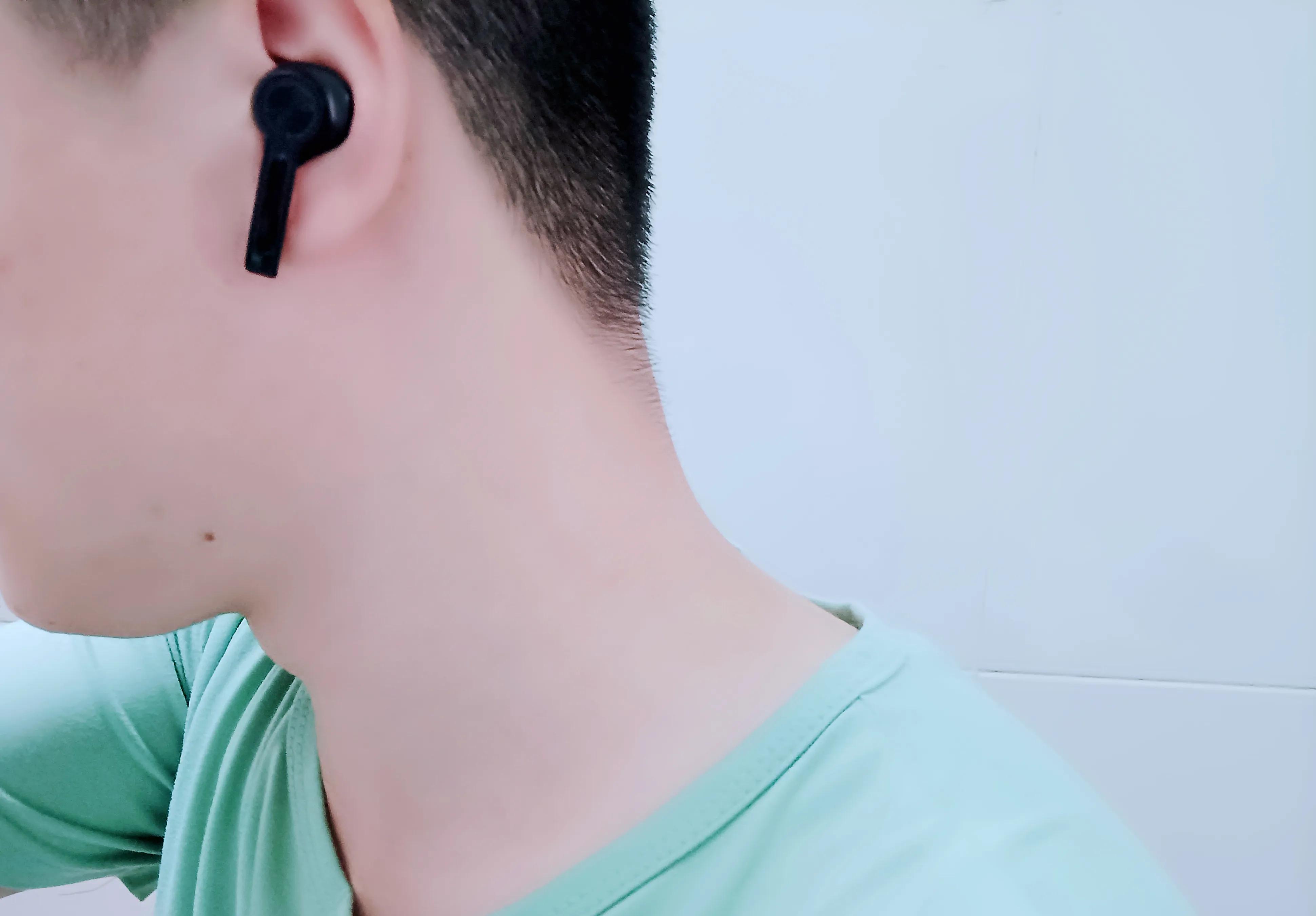 英雄HERO G1蓝牙耳机不仅能超长续航，还可以给手机反向充电