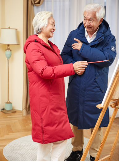 天氣越來越冷，該給家里老人買什么品牌的羽絨服？