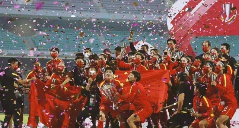 王霜想提前回国备战世界杯(官宣！中国女足2022年第一位留洋球员诞生，23岁国青队长登陆欧洲)