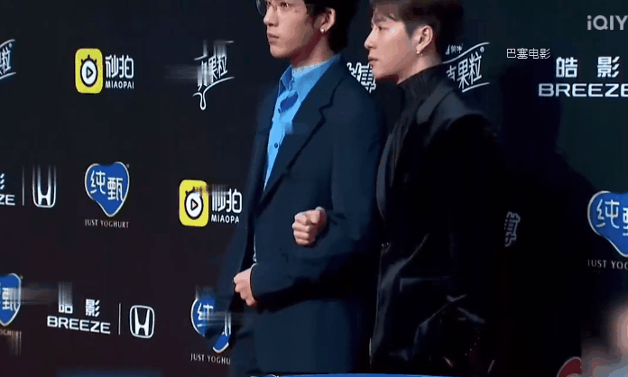 男明星在红毯上作的“怪”，穿丑衣、爱作妖，风头出尽