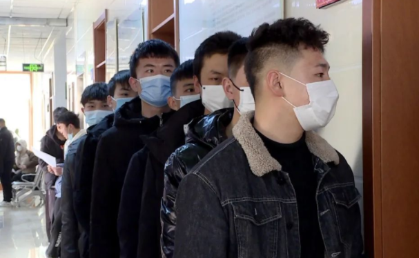 多地春季征兵已进入体检阶段，一大学生应征被刷，理由叫人尴尬