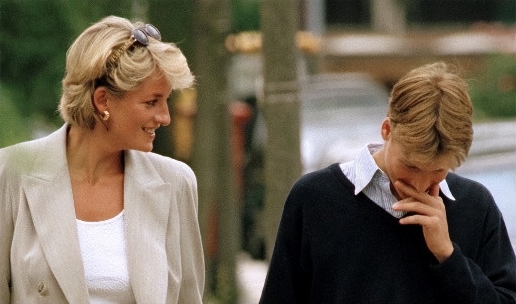 2017年威廉王子承认：即使婚外情被曝光，母亲仍是他最想保护的人