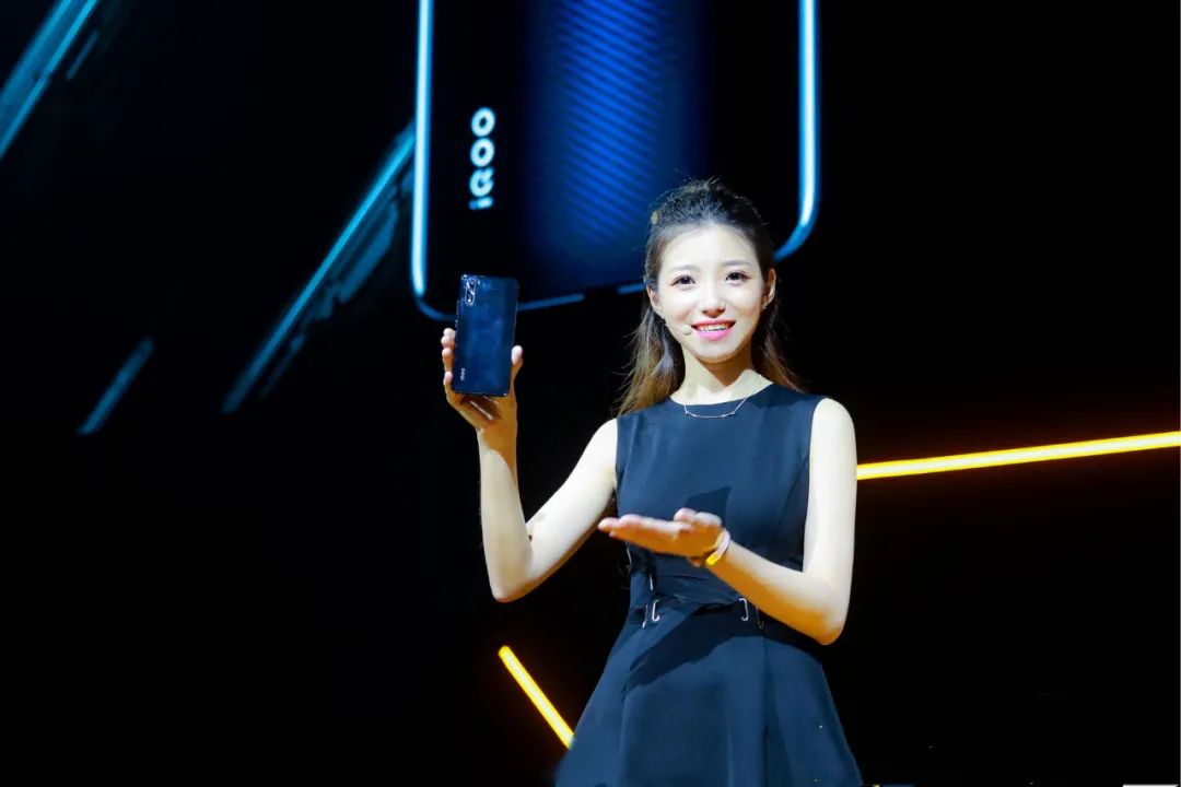 蓝厂vivo，正在落后于绿厂OPPO？