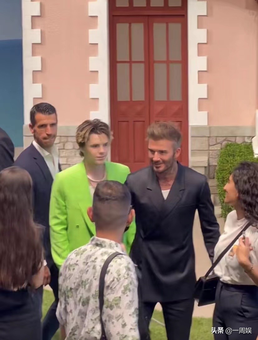 贝克汉姆携儿子参加活动，父子同台颜值亮了，网友的评论扎心