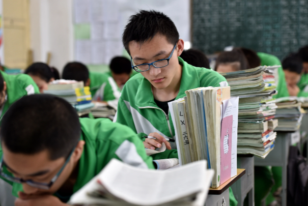 985/211毕业的研究生收入曝光，金额是亮点，难怪名校竞争大？