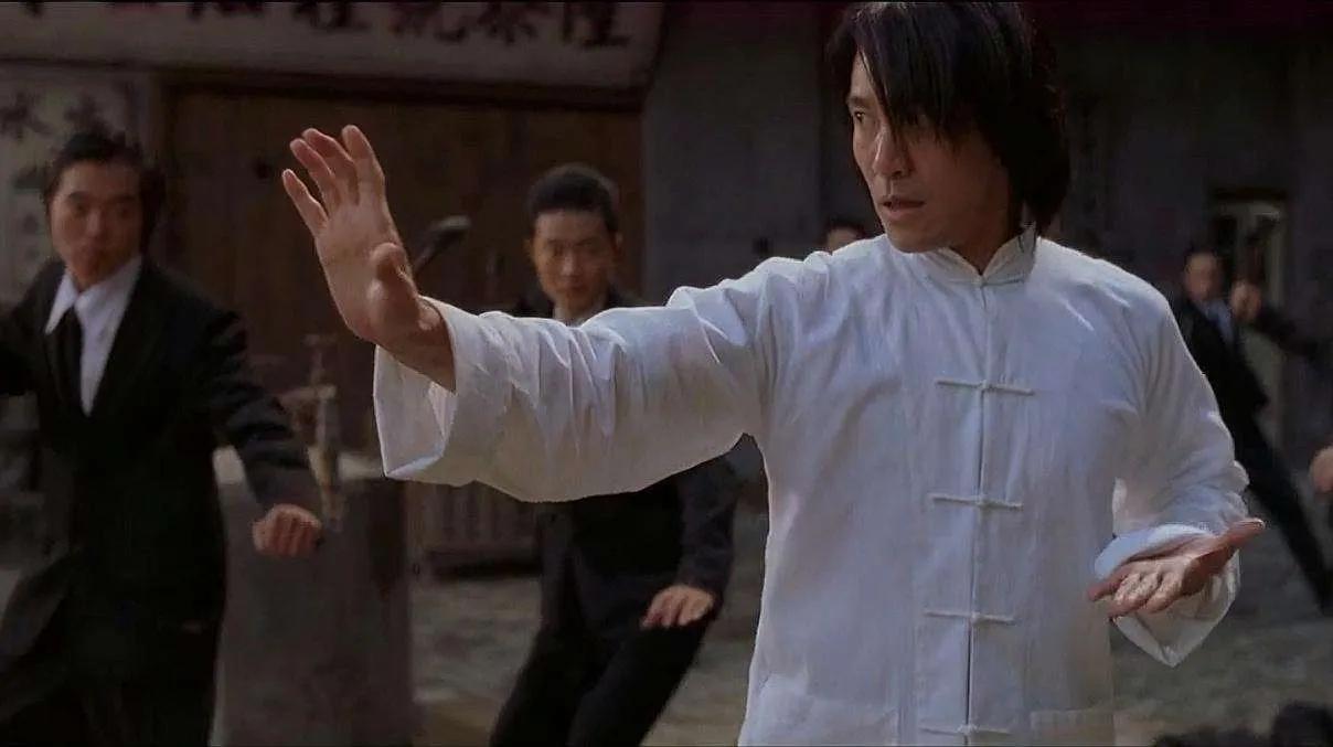 电影《功夫》中，五郎八卦棍、十二路谭腿、铁线拳三人哪个最强？