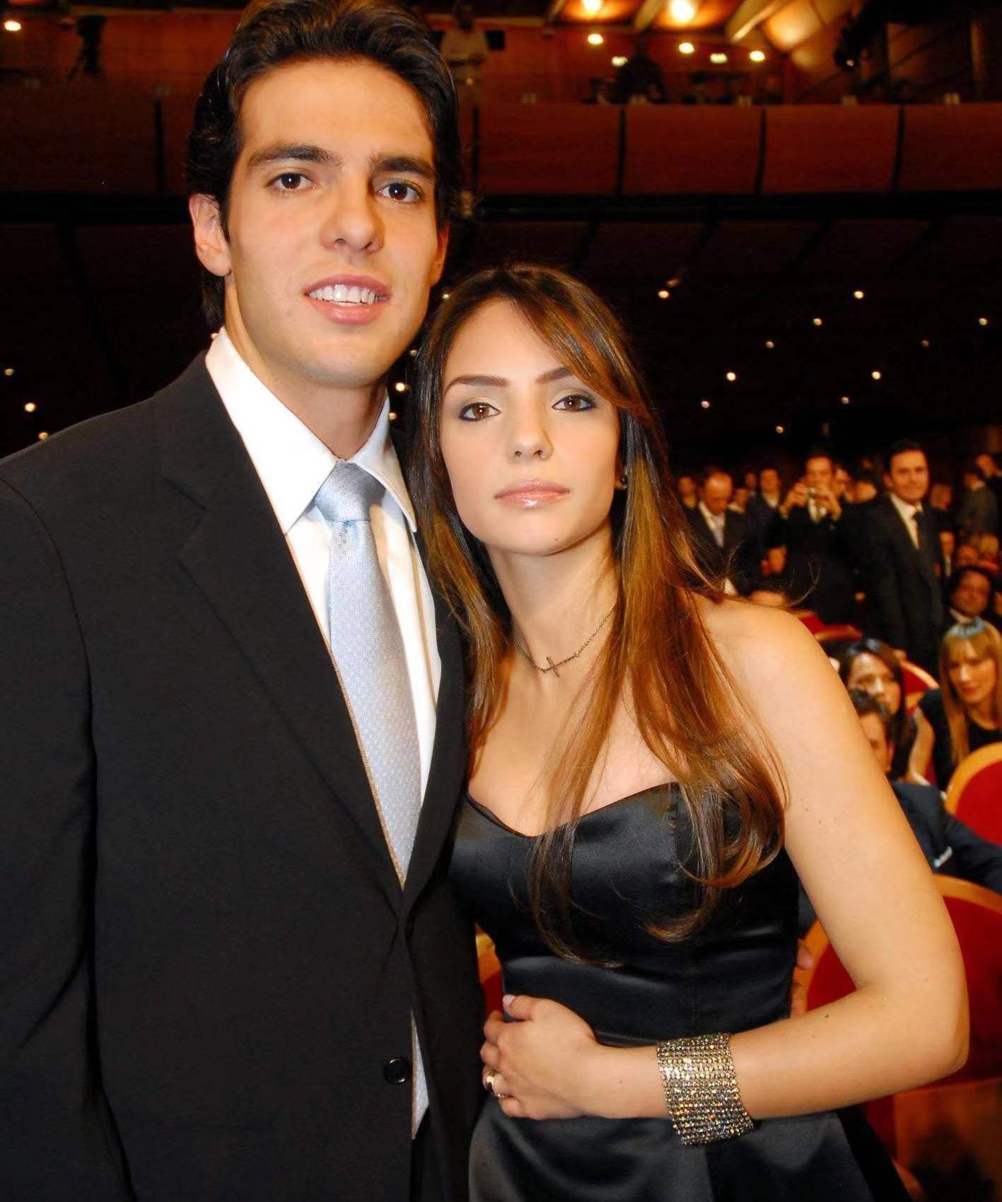 巴西足球队卡卡(为巴西足坛名宿卡卡生下两个孩子,离婚后卡洛琳得到了