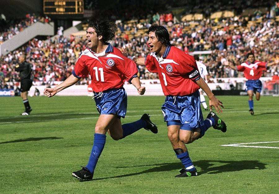 大卫皮萨罗(腾飞的安第斯雄鹰：智利足球历史最佳阵容，“双萨”和桑切斯领衔)