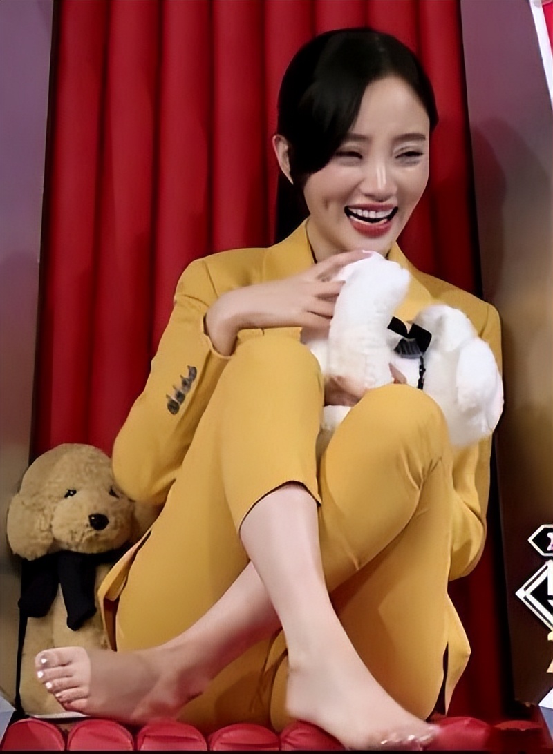 李小璐疑新恋情曝光,与男子一同回酒店被拍,口味还是一如既往