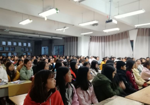 本科好还是专科好（本科和专科之间的差距）