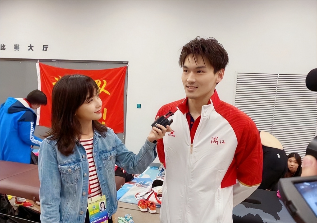 徐嘉余谈女朋友(传与王冰冰恋爱后,徐嘉余前女友发文:你还配奥运夺冠