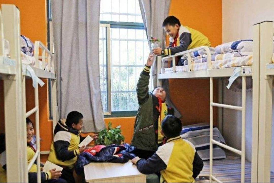 同样上3年初中，一个学生住校、一个学生走读，中考成绩差距明显