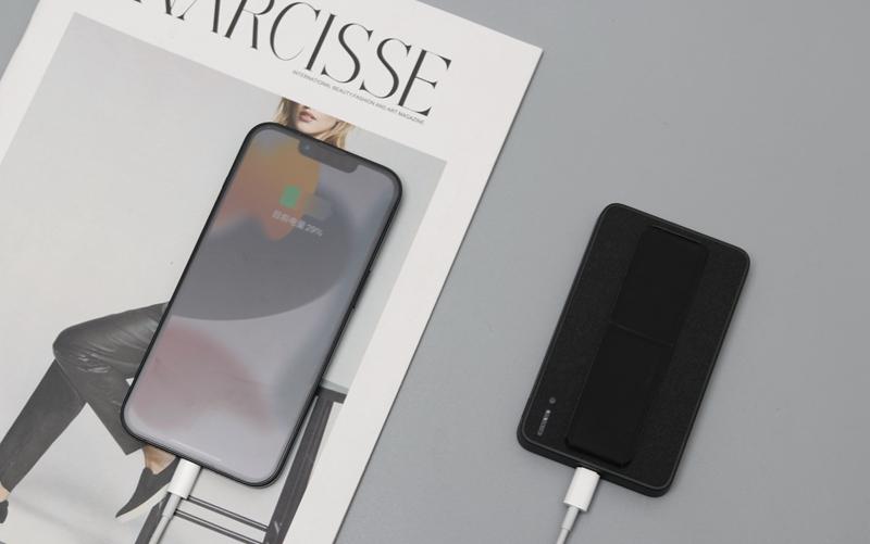 充电无“线”制，电友MagSafe充电宝让你的iPhone13优雅充电