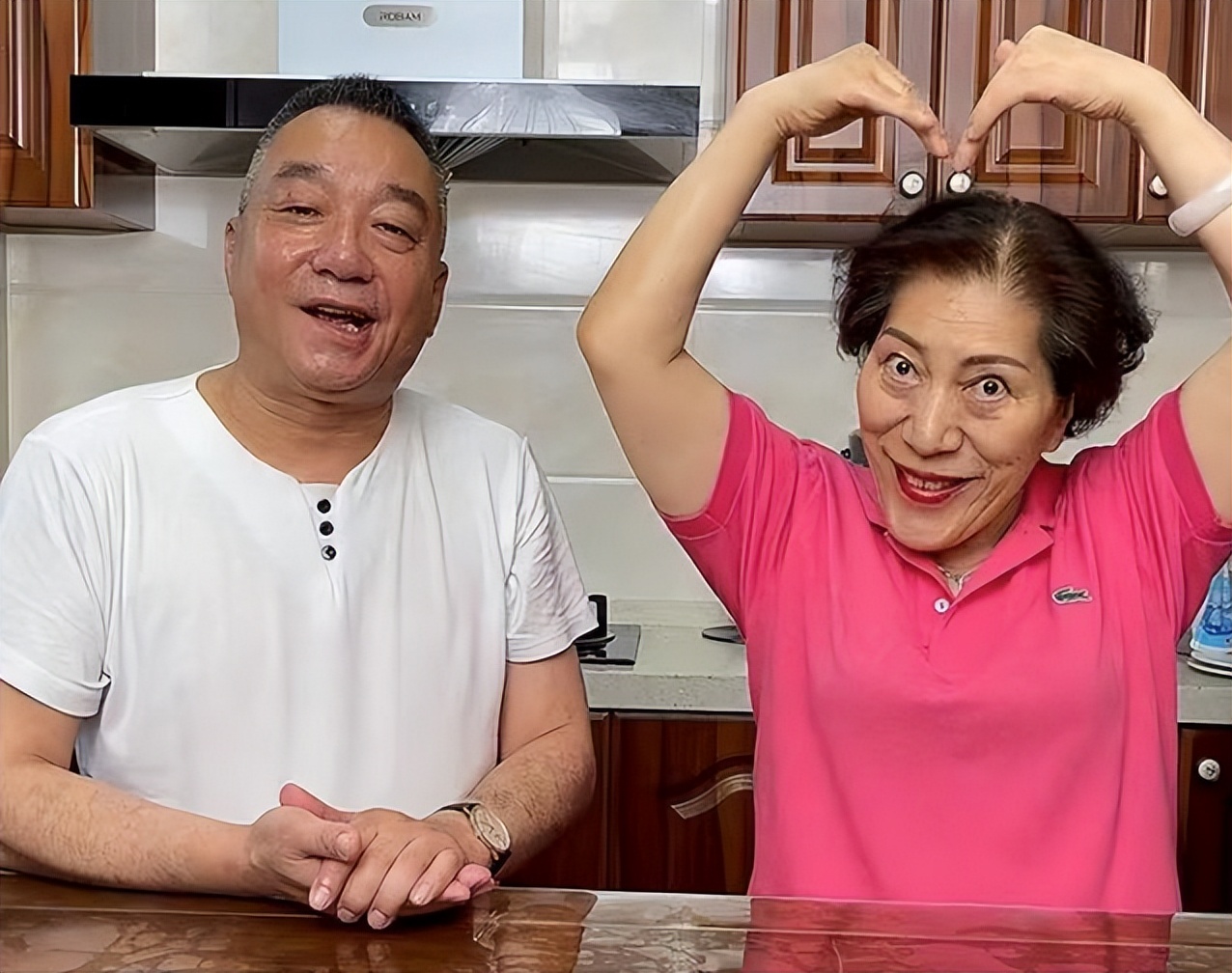 在乔任梁生前,并没有结婚生子,和李嘉艾有过一段轰轰烈烈的爱情,但在