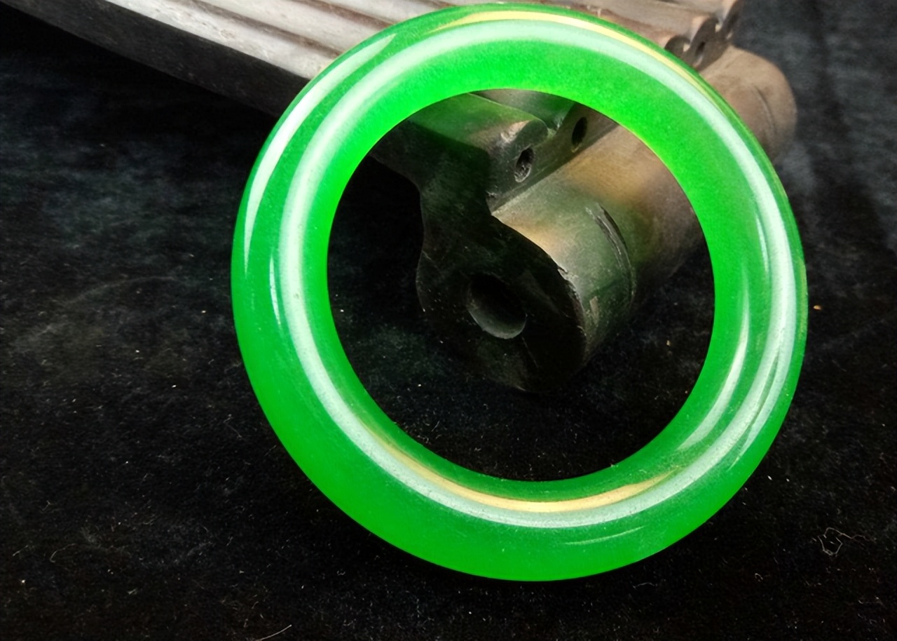 翡翠怎么区分abc货(什么是翡翠的a,b,c货?小白鉴别a,b,c货的方法)