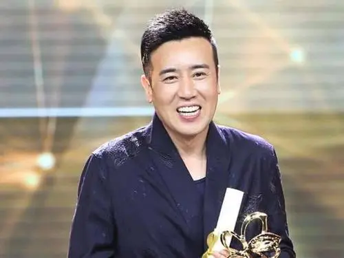 “大器晚成”于和伟：母亲反对他演戏，姐姐卖钢琴送他去戏剧学院