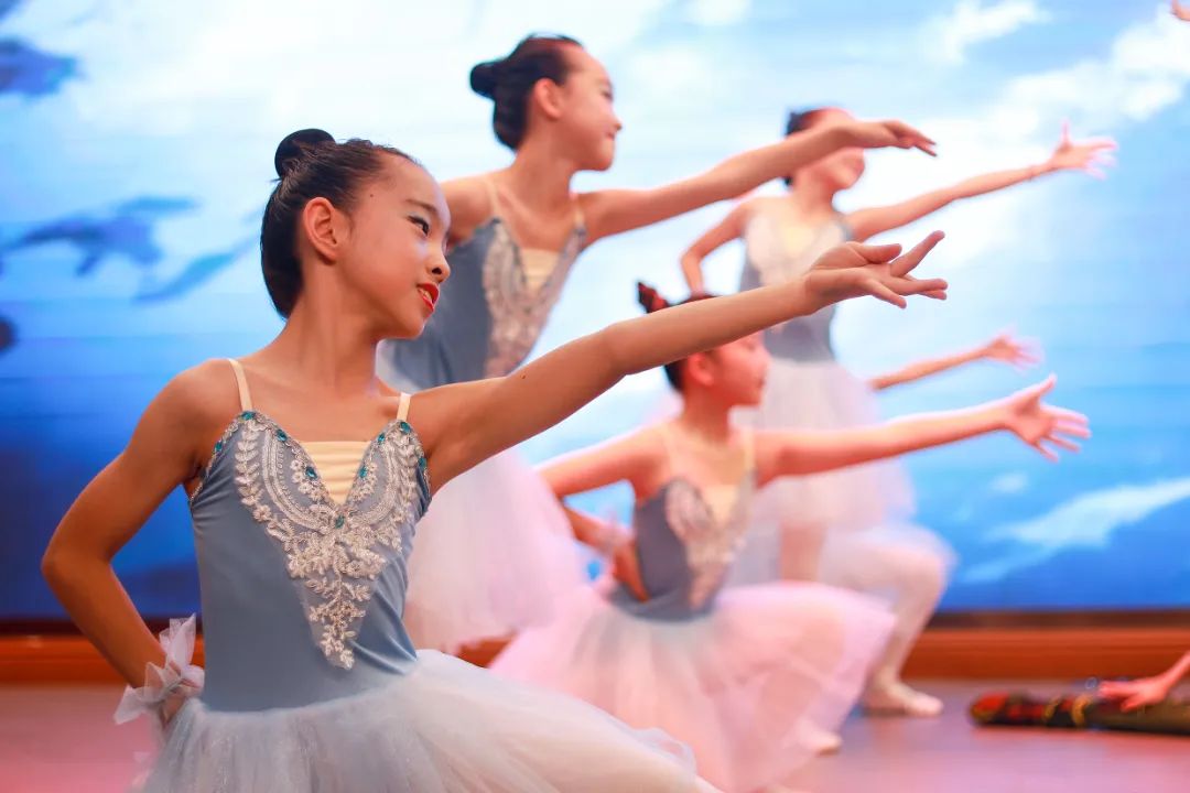 华阳实小举行“童星耀五月·艺术绽花开”群舞比赛（三四年级）