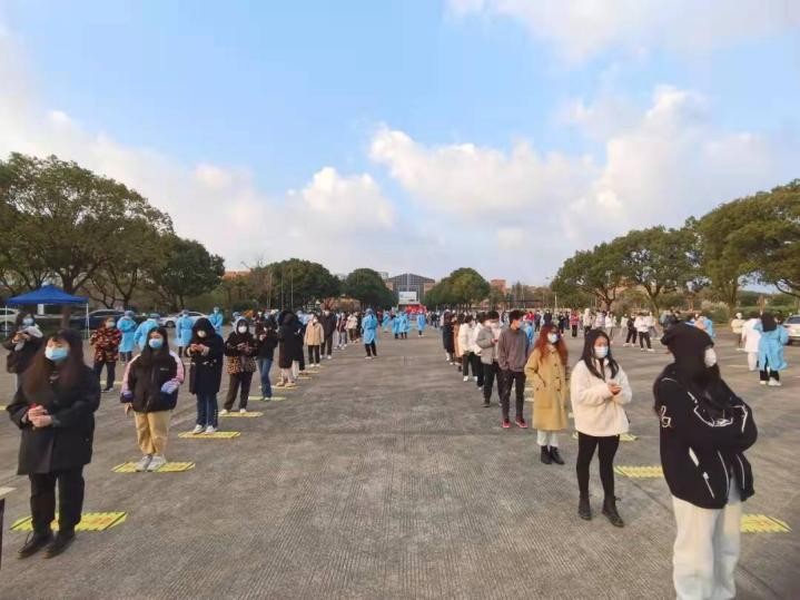 经历封校的浙江学生：疫情下学校好像一个温暖的港湾