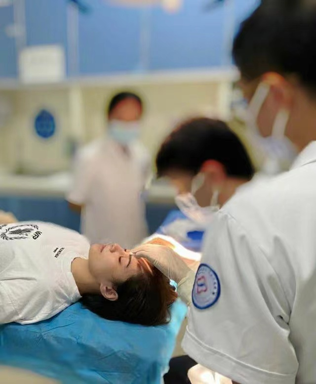 杨幂的眼角，阿娇的脸，明星脸上受伤、毁容，各个让人揪心