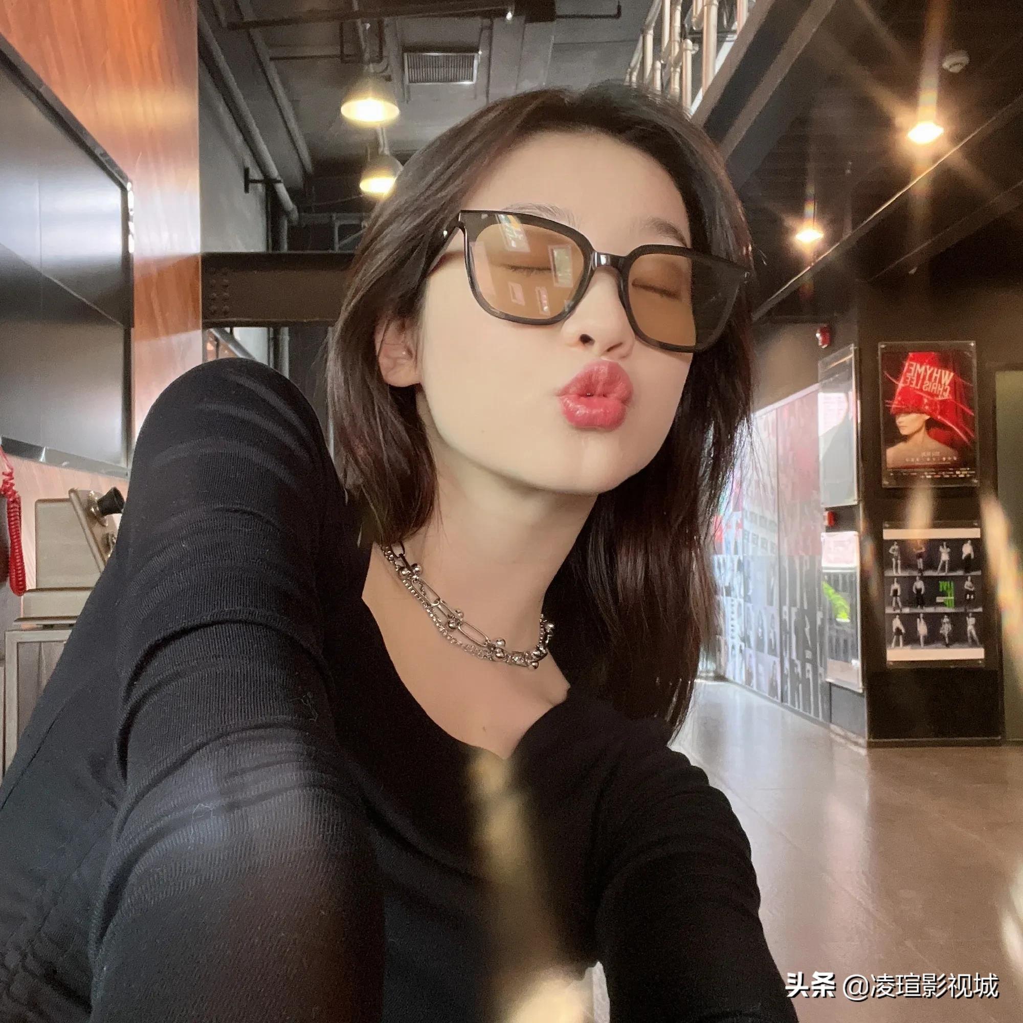 明星壁纸图片分享：张艺凡（1）