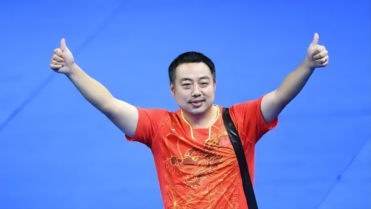 刘国梁：首位大满贯得主，被国乒全队宠爱着，如今又身兼两大要职