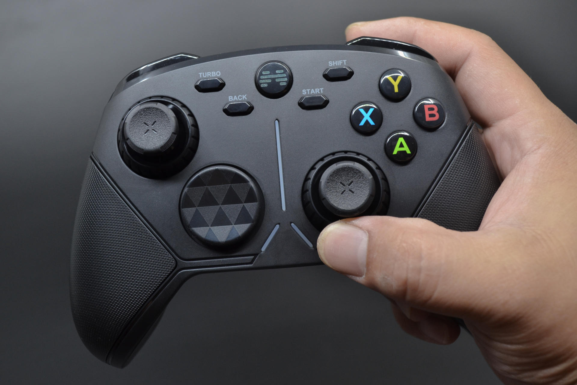 新瓶老酒玩味十足 北通阿修罗3S游戏手柄