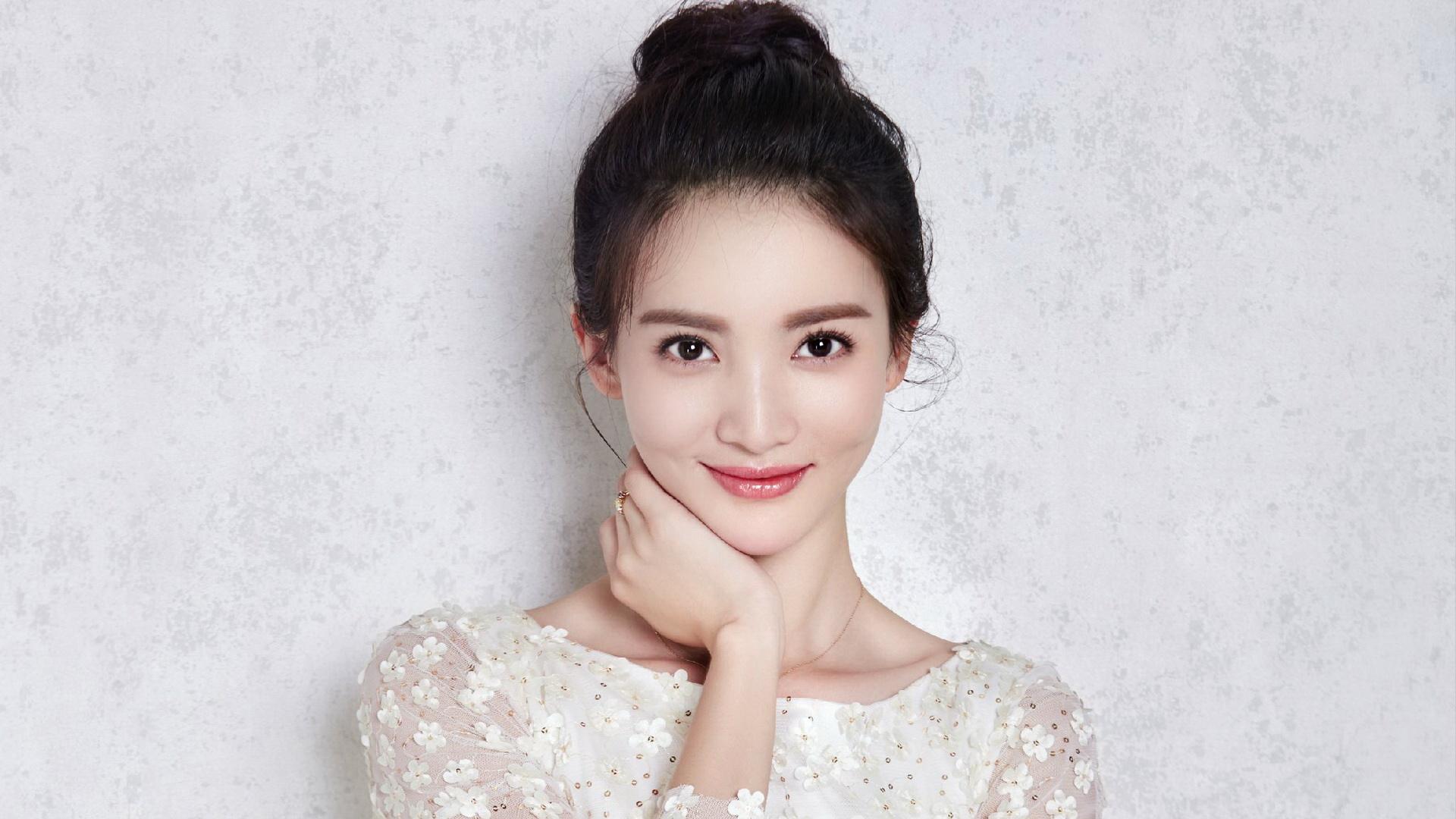 金晨携一部现代爱情剧来袭！男主是郭麒麟，《平凡之路》即将开机