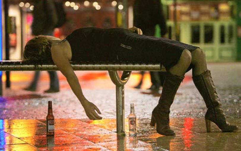 2003年,一名21岁湖南美女教师惨死在宿舍,唯一嫌疑人却被判无罪