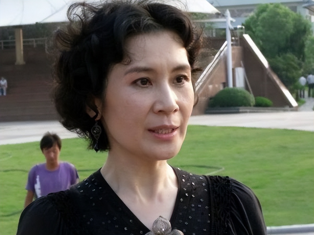 国家一级演员肖雄:当红时为了演戏而离婚,今65岁仍单身的她后悔吗