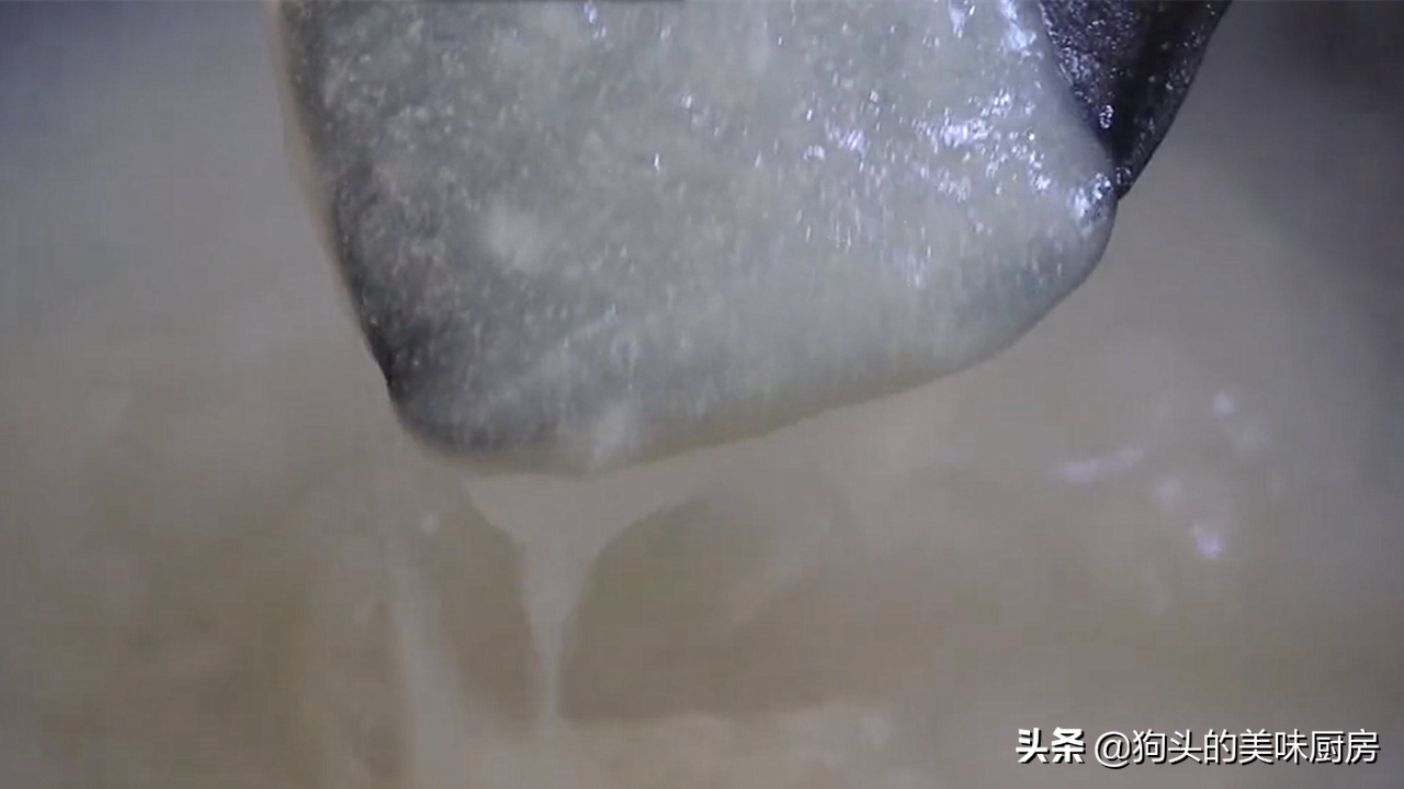 冬天吃梨有好处，教你一个做法，Q弹爽滑，润肺生津，做给孩子吃
