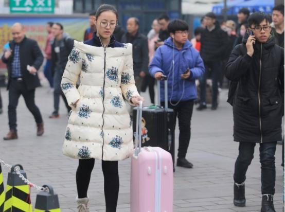 北京、山东、浙江多地提前放假，学生迎来长假期，还有一个坏消息