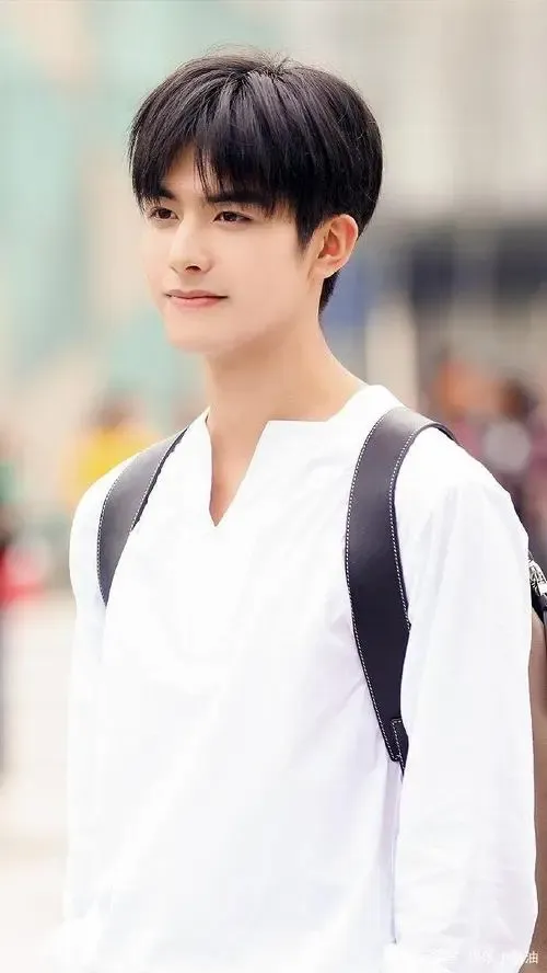 穿“白衬衫”的10位男星,个个“白衣胜雪”,气质干净