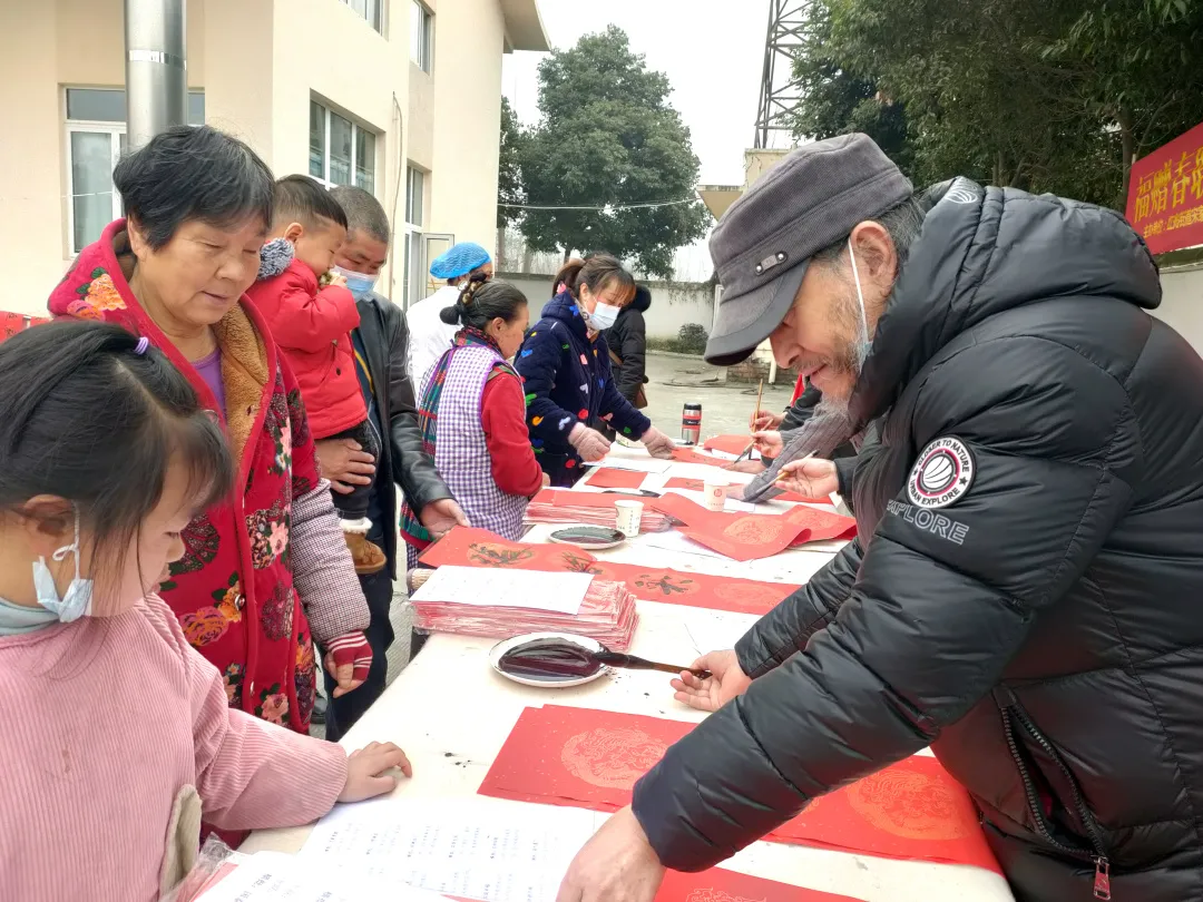 福赠春联祈平安 名家挥毫迎新春——宋家林村开展写春联送祝福活动