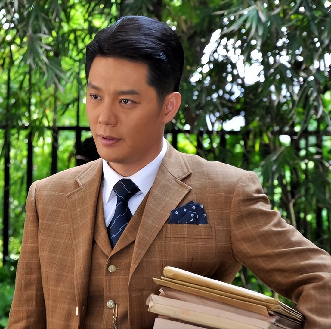 傅程鹏:成名后离婚,抛弃妻子再娶娇妻,改名后生活咋样-蘑菇号