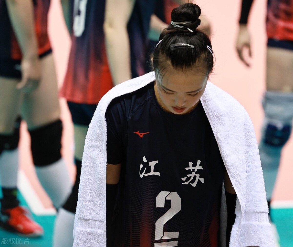 女排是否还存夺冠希望（张常宁接近退役？知名解说员爆猛料，中国女排损失巨大，球迷遗憾）